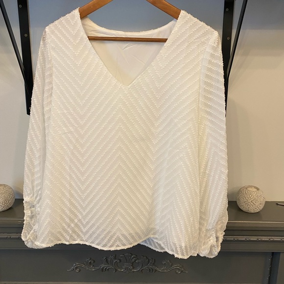 V neck blouse - Picture 2 of 4